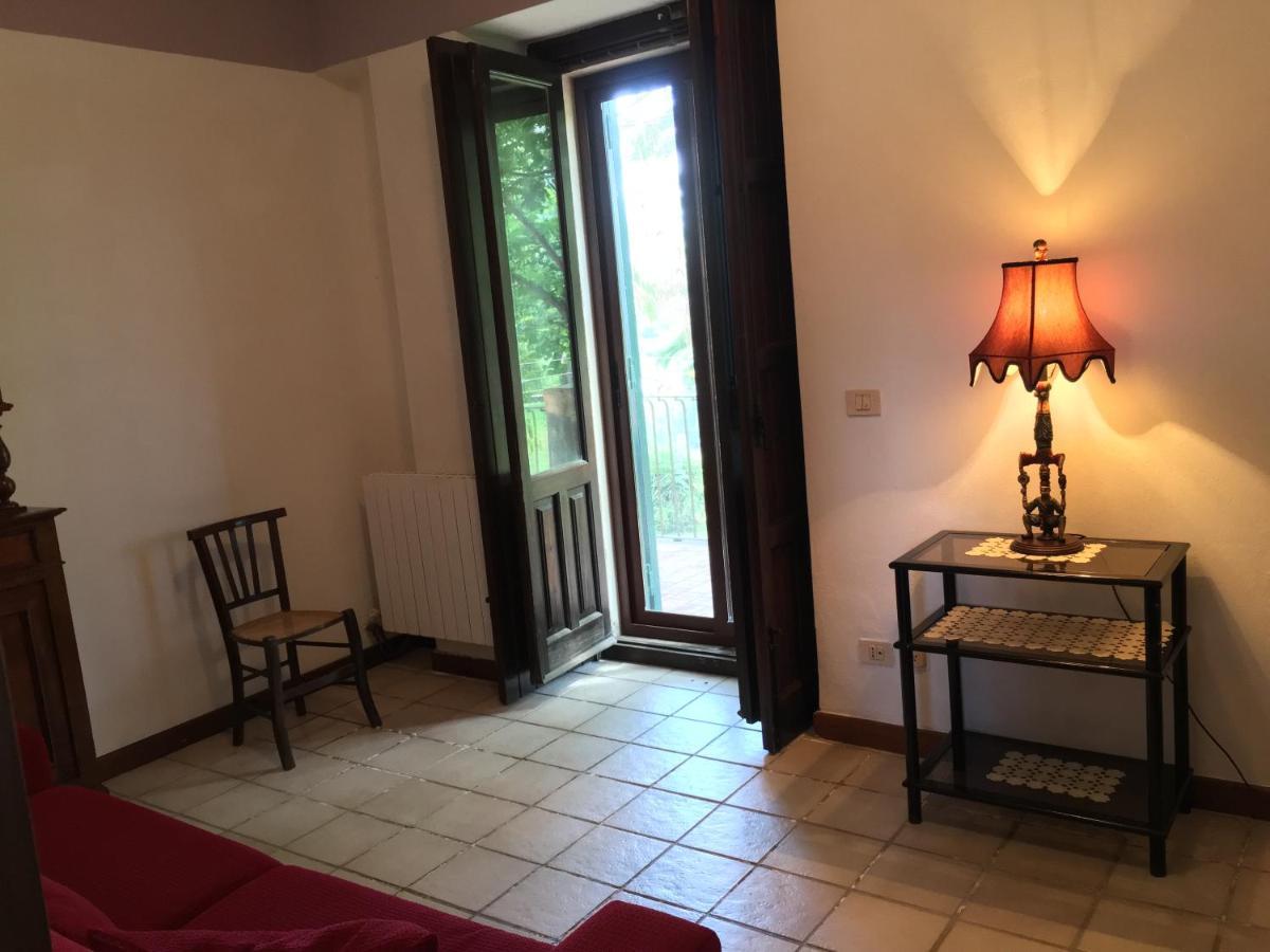 Bed And Breakfast Il Glicine Piedimonte Etneo Chambre photo